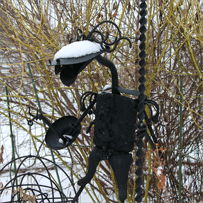 garden-gallery_Dec25-8x8-b